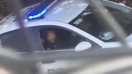 Dos policías, pillados 'in fraganti' manteniendo relaciones sexuales en un coche patrulla