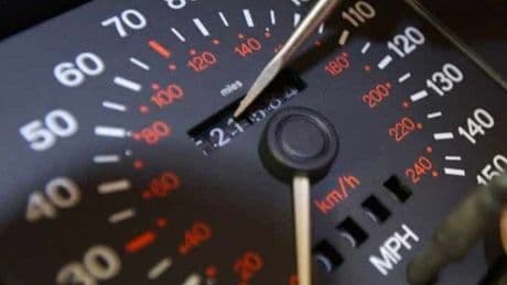 El kilometraje trucado incrementa hasta un 20% el precio del coche usado