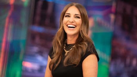 Cómo lucir una manicura Milky al estilo Paula Echevarría: el color de uñas más limpio y elegante para esta primavera