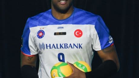 Halkbank, Leal'in sözleşmesini uzattı