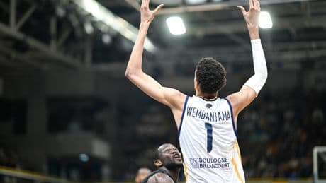 Wembanyama anuncia su retorno tras superar una trombosis en una pierna: "Tuve miedo de no poder volver a jugar al baloncesto"