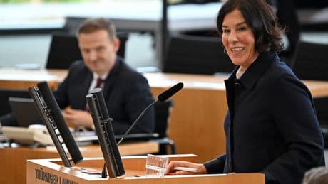 Landtag: Ministerin: Prämie für Ferienpraktika im Handwerk sicher