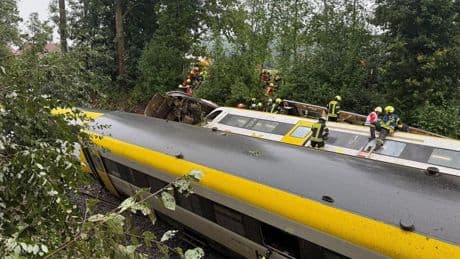 Trein ontspoord in Zuid-Duitsland, Duitse media melden doden en gewonden