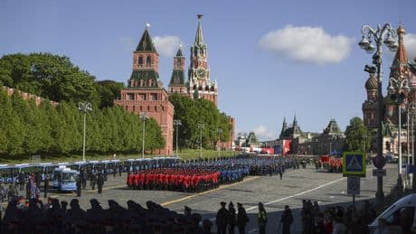 Guerre en Ukraine, jour 1171 : Trump veut une trêve, Moscou célèbre le 9 mai