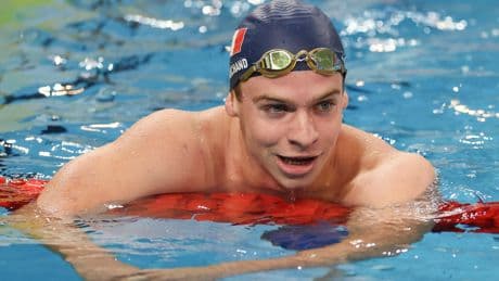 Natation : voyage en Australie, popularité, lien avec le public... Léon Marchand évoque sa nouvelle vie