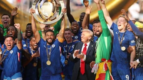 Mitten in Pokalzeremonie beraubt Donald Trump die Chelsea-Stars ihres feierlichen Triumphes