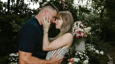 Taylor Swift ist verlobt: Vater von Travis Kelce verrät Details zum Antrag