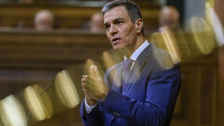 Sánchez minimiza el apagón, arremete contra las nucleares y señala a la oposición como &quot;lobbista&quot;
