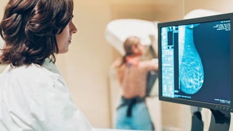 Doktorlar tek belirtiyi ciddiye almadı: Aylar sonra kanser olduğunu öğrendi