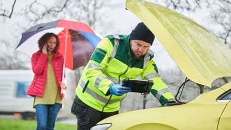 Drivers warned to 'pull over immediately' if they see 'thick white' car sign
