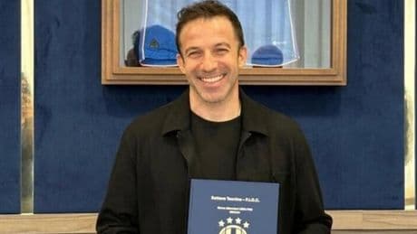 Del Piero ora pu&ograve; allenare, l'annuncio social: &ldquo;Potete anche chiamarmi 'Mister'&hellip;&quot;