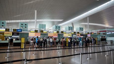 Illa descarta crear una filial de Aena en Cataluña