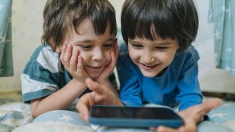 Kinder ohne Grenzen, Eltern voller Ängste – das digitale Erziehungsdilemma