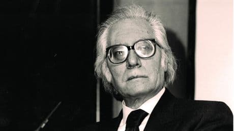 Francisco Umbral oyendo crecer a su hijo: 'Mortal y rosa' cumple cincuenta años