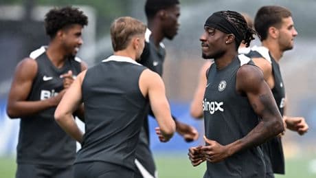 Chelsea: Enzo Maresca issues Noni Madueke update as Arsenal plot first bid