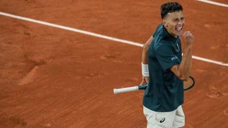 Emilio Nava, el triple campeón sobre tierra que se formó junto a Alcaraz: "Cuando entrené con él a los 15 años pensé... uff!"