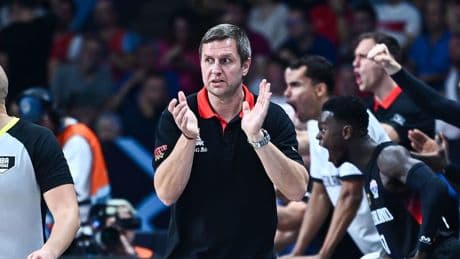 Basketball-Erfolgscoach geht zurück ins zweite Glied