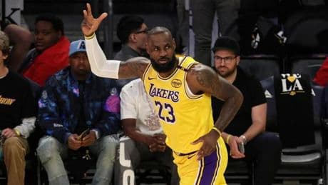 Nba, Lakers venduti per una cifra record: 10 miliardi. La famiglia Buss cede a Mark Walter