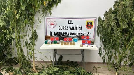 İznik'te uyuşturucu operasyonu: Evden cephanelik çıktı