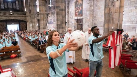 El Athletic cumple con la tradición en la visita a la Basílica de Begoña