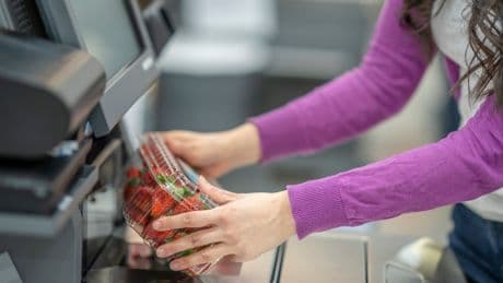 Geheimnisvolle Technik überwacht Supermarkt-Kunden an Selbstbedienungs-Kassen