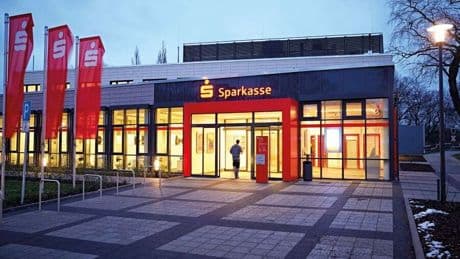 Banken: Marktanteile gewinnen: Sparkassen investieren 2025 mehrere Hundert Millionen Euro in Filialen