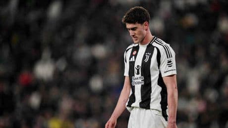 Calciomercato Juventus, Comolli non fa sconti. «Vlahovic in uscita a certe condizioni, Douglas Luiz ha chiesto scusa. Sancho è un obiettivo»