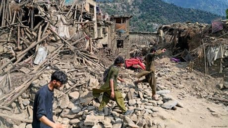Afganistan’da 5,2 büyüklüğünde yeni deprem