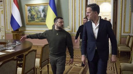 Rutte aborda con Zelenski el apoyo continuado de la OTAN en busca de una &quot;paz justa y duradera&quot; para Ucrania
