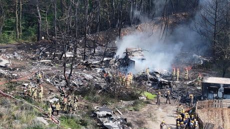 Two Killed as South Korean Navy Airplane Crashes into Hillside