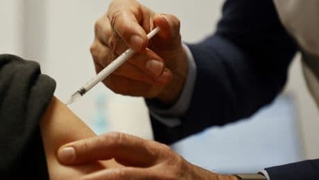 "Très insuffisant", risque de maladies "sévères"... Alerte sur le manque de vaccination des femmes enceintes