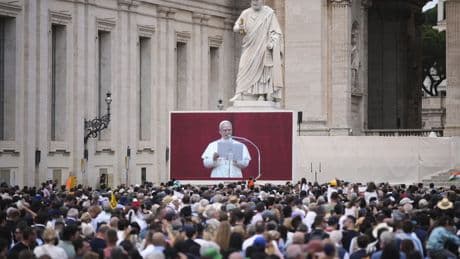 El papa León XIV y su guiño a España en San Pedro: saludo especial a médicos de Granada, fieles de Valladolid y Torrelodones