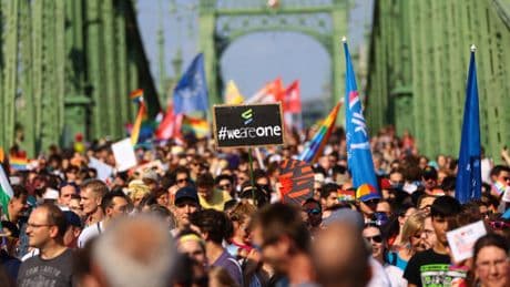 Marche des fiertés: Irlande, Hongrie... les droits LGBT+ reculent dangereusement