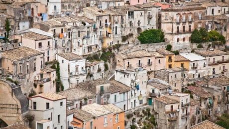 Ragusa, hotel rifiuta turista israeliana: “Se approvi la guerra a Gaza, prenota altrove”