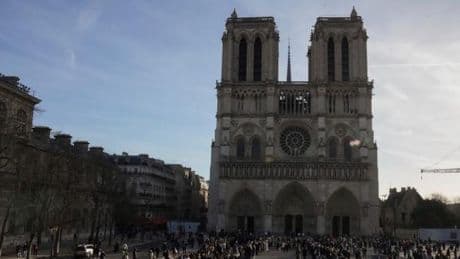 Notre-Dame de Paris : les maquettes des futurs vitraux contemporains bientôt exposées au Grand Palais