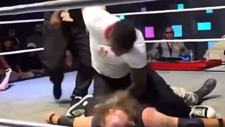 Sicherungen durchgebrannt - Wrestler im Livestream krankenhausreif geprügelt