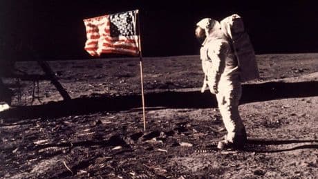 Amerikalılar Ay'a dönüşü ve Mars yolculuğunu destekliyor