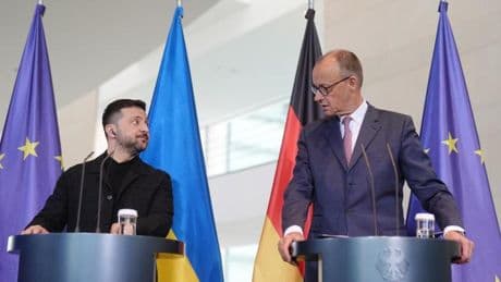 Merz sagt Hilfe bei Raketenbeschaffung zu – Russische Angriffe „Schlag ins Gesicht“ aller Verhandler