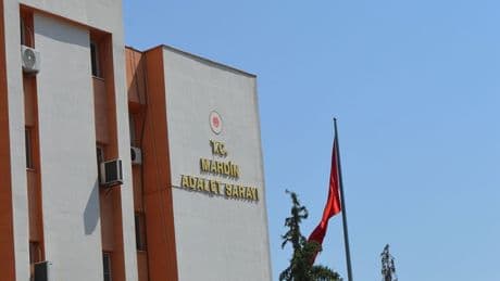 Babasını bombayla öldürmeye çalışan oğlu ve 3 arkadaşına 29 yıla kadar hapis cezası talebi