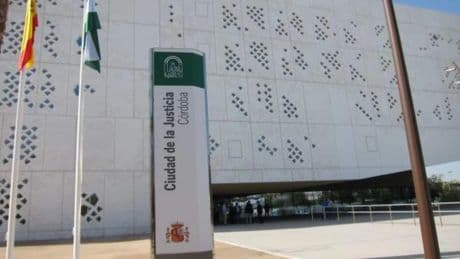 Condenado a 17 años de cárcel un hombre que apuñaló a su expareja embarazada en Córdoba