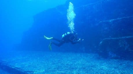 La mystérieuse pyramide engloutie de Yonaguni au Japon: mythe ou vestige d'une civilisation oubliée?