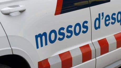 Abaten a un hombre que entró armado en una comisaría de Barcelona