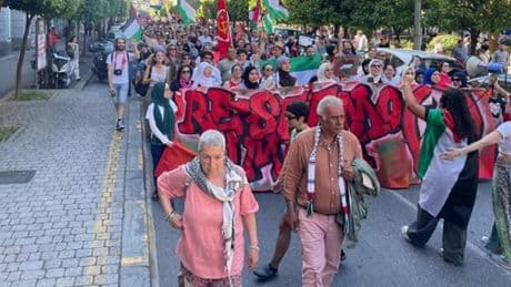 La Spezia, almeno 2mila persone alla manifestazione “Restiamo Umani” a sostegno del popolo palestinese