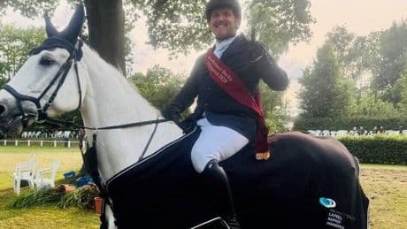 Pfingstturnier des RFV Ratheim: „Drei Hühner und ein Hahn“ gewinnen das A-Klasse-Springen