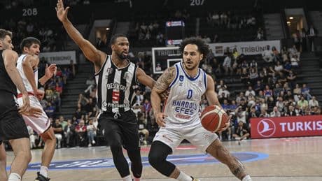 Beşiktaş, Anadolu Efes'i devirerek seriyi 5. maça taşıdı