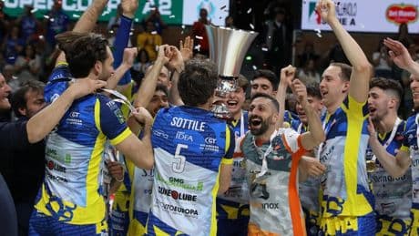 Supercoppa di A2: dopo la promozione Cuneo alza anche il trofeo