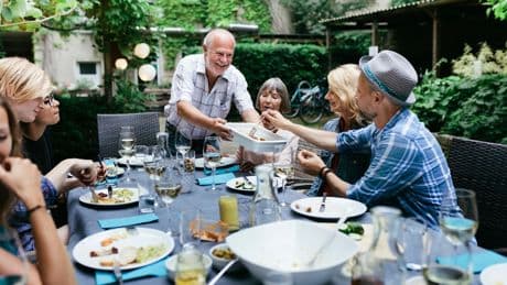 Langzeitstudie mit fast 90.000 Menschen - Wenn Sie DAS essen, bleiben Sie länger jung