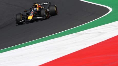 Max Verstappen vierde tijdens vrije training Monza, Lewis Hamilton geeft tifosi wat om te vieren