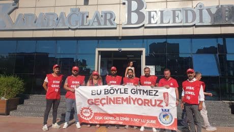 Karabağlar Belediyesi işçilerinin ücretleri ödenmiyor: Temsilcilerden oturma eylemi