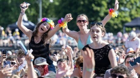 Gracie Abrams and Snow Patrol to play TRNSMT’s last day as hot weather continues